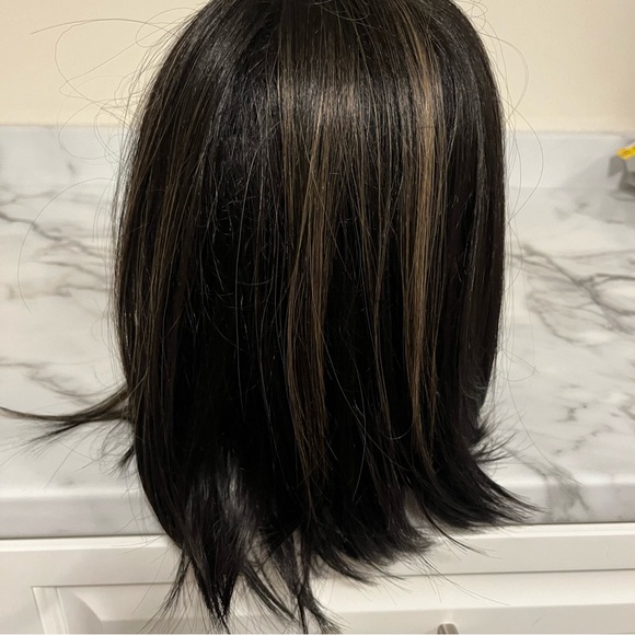 Brown Wig with Blonde Highlight - Picture 5 of 5